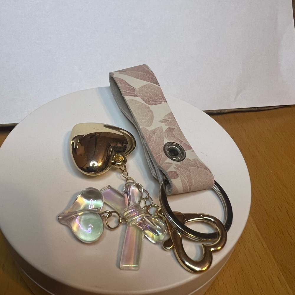 Brand New Gold and Iridescent Heart Keychain - Picture 3 of 16